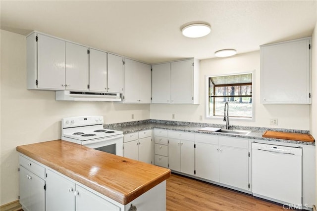 490 Vilas Rd, Chico, CA 95973 - kitchen with white appliances, under cabinet range hood, a sink, a peninsula, and light wood-style flooring