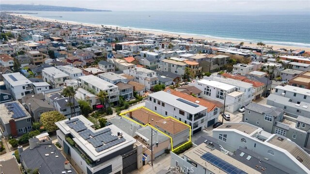 401 6th St, Manhattan Beach, CA 90266 - aerial overview of property's location with property boundaries highlighted and unending shoreline