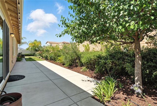 35414 Laurel Tree Ct, Winchester, CA 92596 - view of patio
