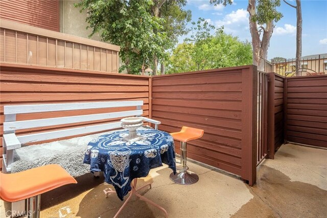 230 Bethany Rd Unit 127, Burbank, CA 91504 - view of patio / terrace