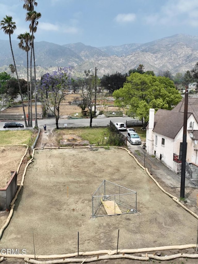 318 W Altadena Dr, Altadena, CA 91001