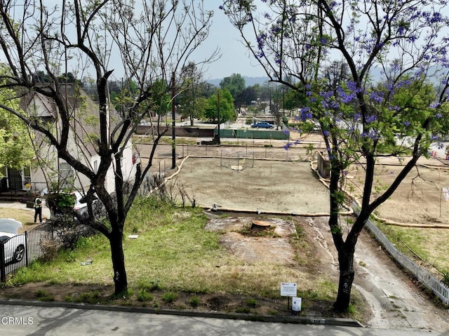 318 W Altadena Dr, Altadena, CA 91001