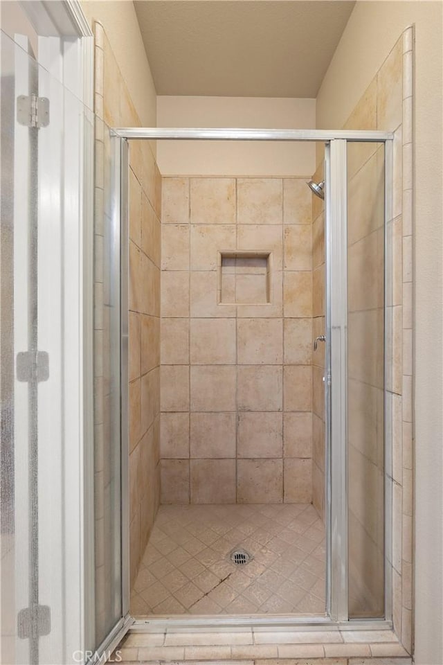 1033 Raven Ln, Chico, CA 95926 - bathroom featuring a stall shower