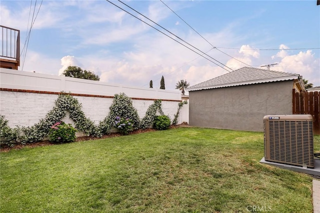2804 W 84th St, Inglewood, CA 90305 - view of yard with central AC