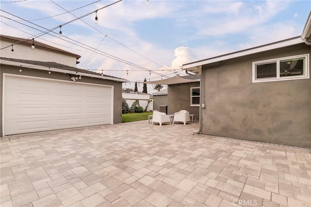 2804 W 84th St, Inglewood, CA 90305 - garage with decorative driveway