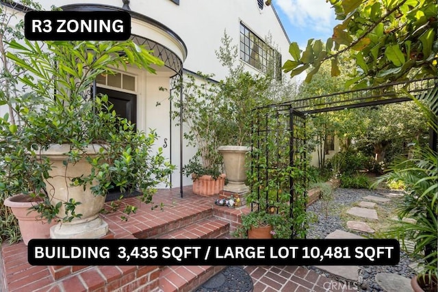 728 S Windsor Blvd, Los Angeles, CA 90005 - view of patio / terrace