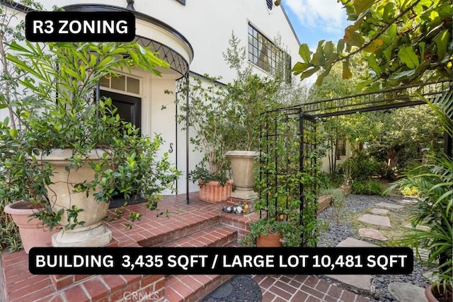 728 S Windsor Blvd, Los Angeles, CA 90005 - photo 1