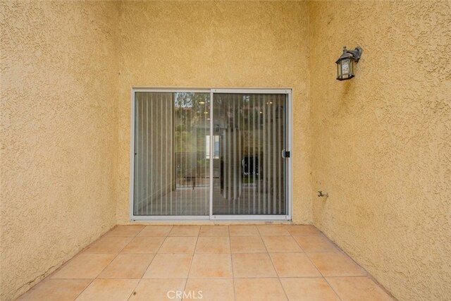 7741 Via Napoli Unit 77, Burbank, CA 91504 - doorway to property with stucco siding and a patio area