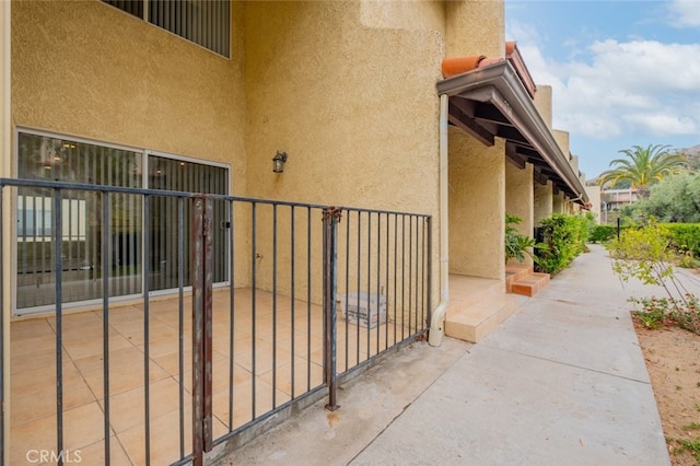 7741 Via Napoli Unit 77, Burbank, CA 91504 - view of property exterior featuring stucco siding, a patio area, and a gate
