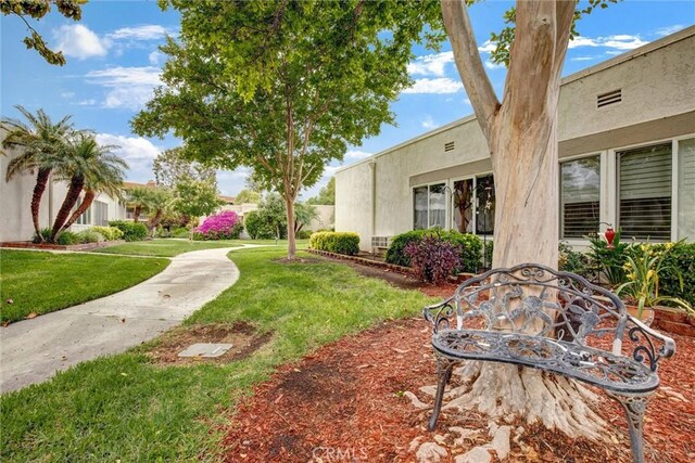 2160 Via Mariposa E Unit D, Laguna Woods, CA 92637 - view of green lawn