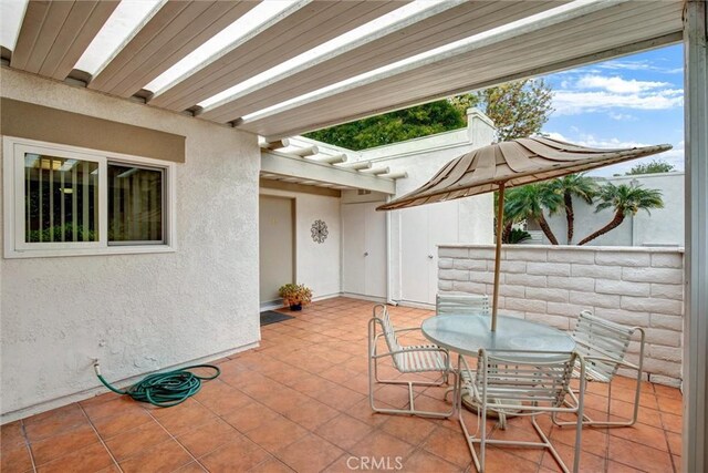 2160 Via Mariposa E Unit D, Laguna Woods, CA 92637 - view of patio / terrace featuring outdoor dining space