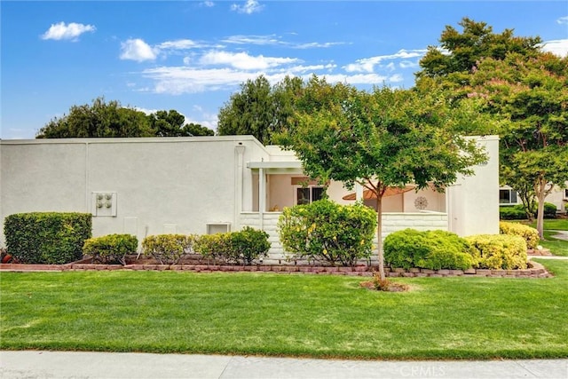 2160 Via Mariposa E Unit D, Laguna Woods, CA 92637 - view of front facade with a front yard and stucco siding
