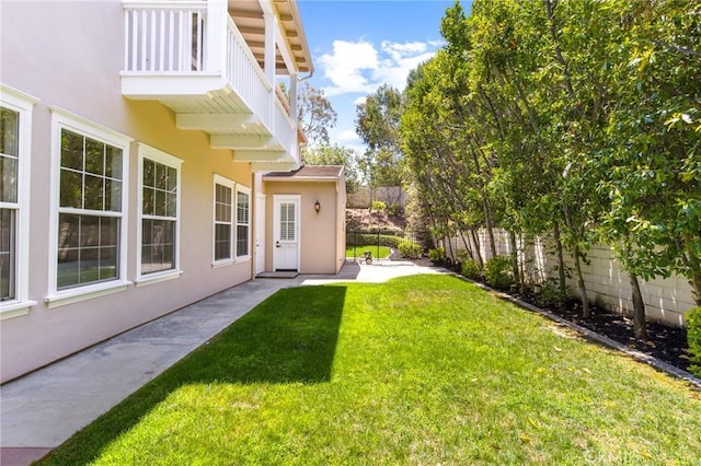 3 Seabluff, Newport Beach, CA 92660 - fenced backyard featuring a balcony and a patio