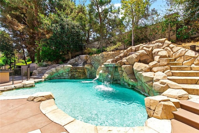 3 Seabluff, Newport Beach, CA 92660 - view of pool