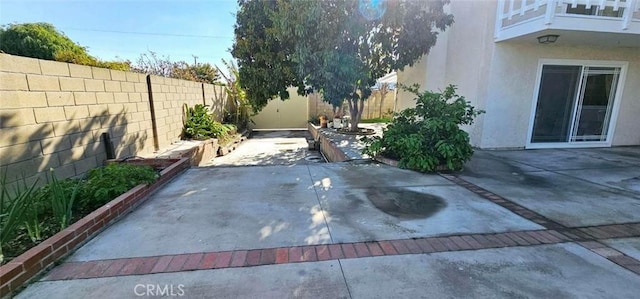 9715 Raven Cir, Fountain Valley, CA 92708 - fenced backyard with a patio