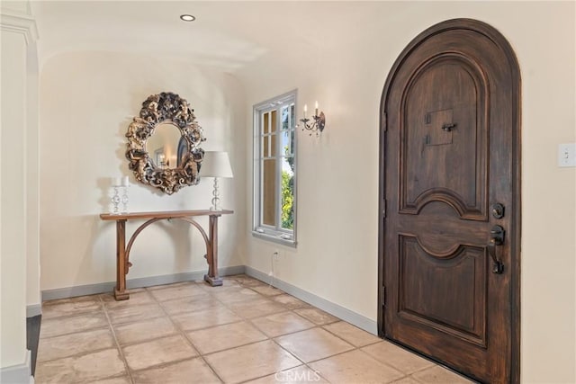 3492 Circle Rd, San Bernardino, CA 92405 - entrance foyer with arched walkways and baseboards