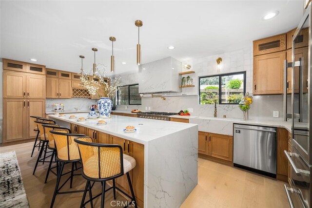 3209 Lakeknoll Dr, Fullerton, CA 92835 - kitchen with appliances with stainless steel finishes, tasteful backsplash, a spacious island, a sink, and glass insert cabinets