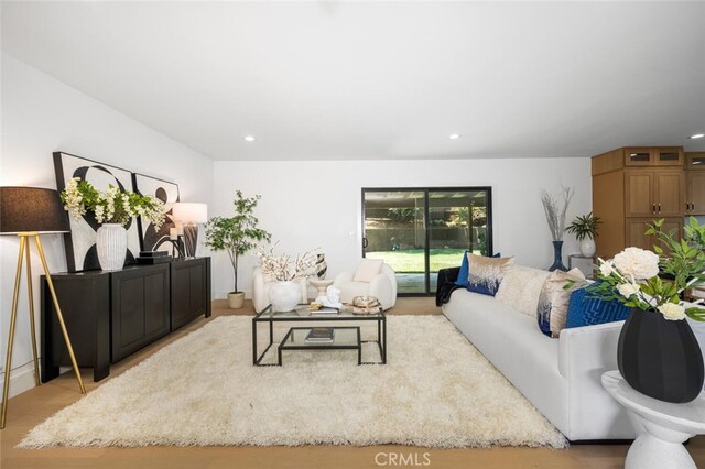 3209 Lakeknoll Dr, Fullerton, CA 92835 - living area with recessed lighting