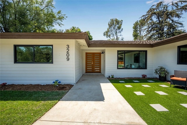 3209 Lakeknoll Dr, Fullerton, CA 92835 - view of front of property featuring a front lawn