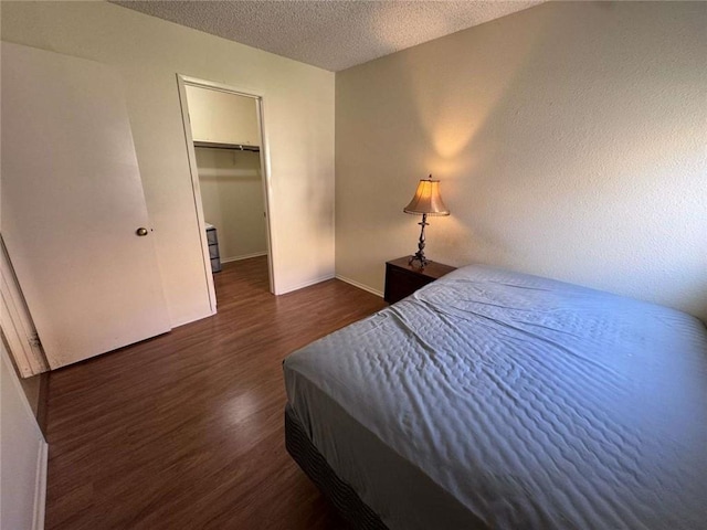 610 S Santa Fe St Unit 2, Hemet, CA 92543 - bedroom with wood finished floors, a textured ceiling, a spacious closet, and baseboards