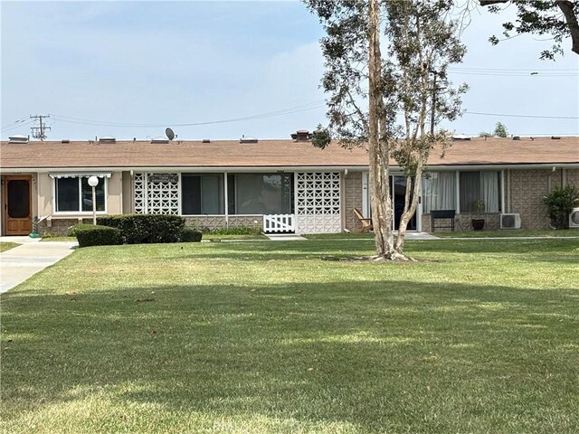 13800M1-39K Annandale Dr, Seal Beach, CA 90720 - ranch-style home featuring a front yard and stone siding