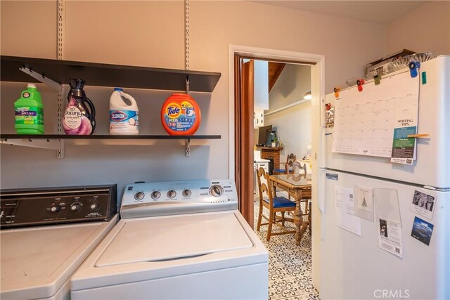 913 W Rainbow Blvd, Big Bear City, CA 92314 - laundry room featuring washer and clothes dryer
