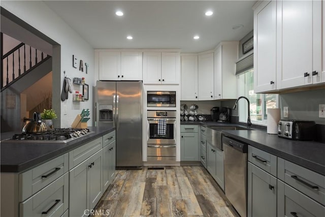 1315 Sequoia Dr, Lake Arrowhead, CA 92352 - kitchen with stainless steel appliances, dark countertops, light wood-style flooring, and recessed lighting