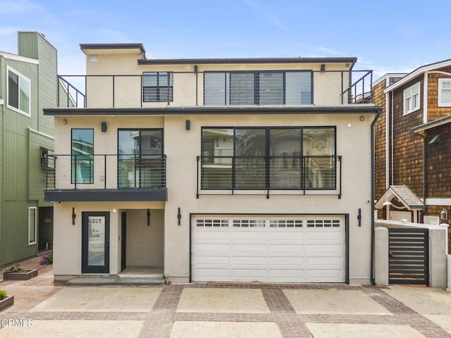 1194 Kingston Ln, Ventura, CA 93001 - view of property with stucco siding, a garage, and driveway