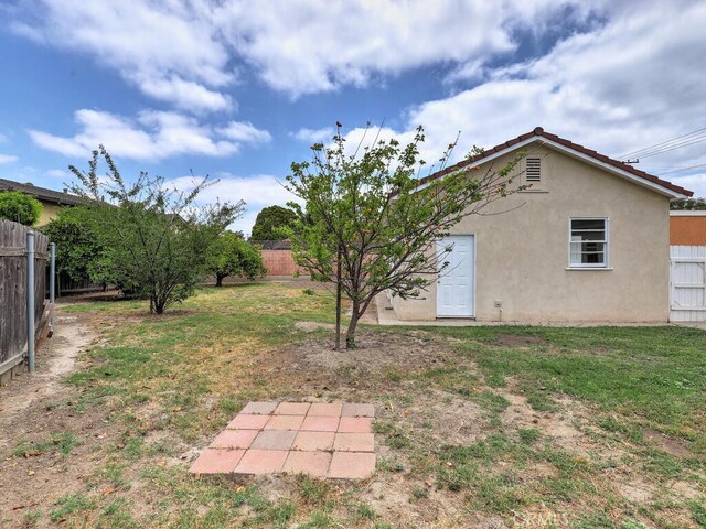 4265 Crescent Ave, Cypress, CA 90630 - view of yard