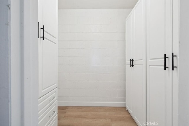 6101 Fulton Ave Unit 8, Van Nuys, CA 91401 - walk in closet featuring light wood-type flooring