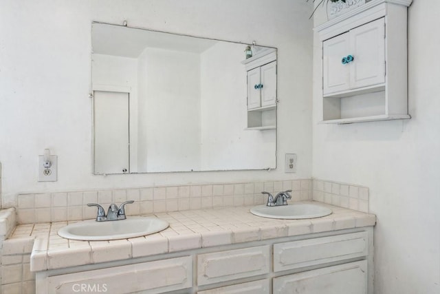 33206 Churchill St, Lake Elsinore, CA 92530 - bathroom with double vanity