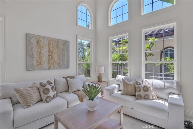 10 Edendale St, Ladera Ranch, CA 92694 - living room with a high ceiling