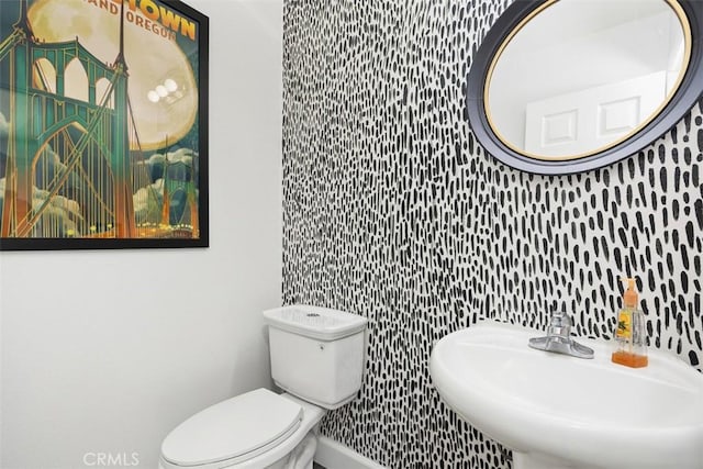42192 Delmonte St, Temecula, CA 92591 - bathroom featuring a sink, toilet, and baseboards