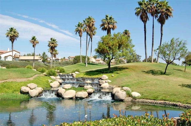 42192 Delmonte St, Temecula, CA 92591 - surrounding community featuring a yard