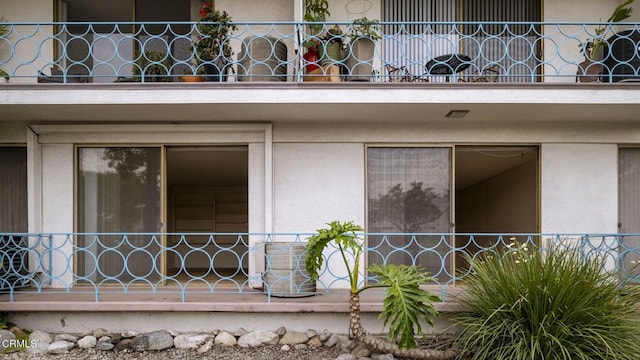 1000 Cordova St Unit 103, Pasadena, CA 91106 - view of side of property with a balcony and stucco siding
