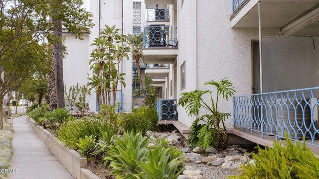 1000 Cordova St Unit 103, Pasadena, CA 91106 - property entrance with stucco siding