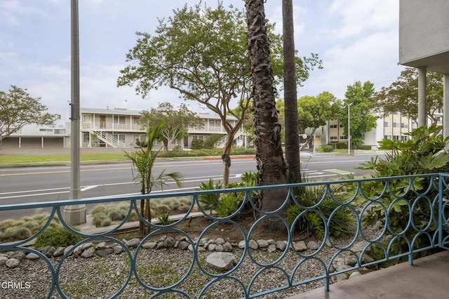 1000 Cordova St Unit 103, Pasadena, CA 91106 - view of yard featuring a balcony and a residential view