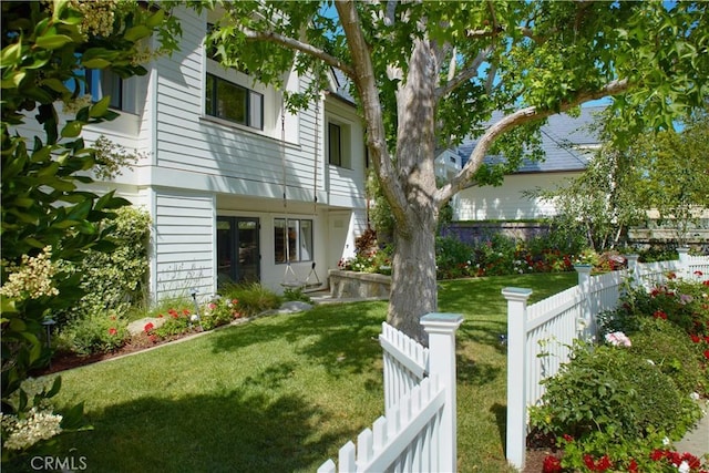 2 Royal Saint George Rd, Newport Beach, CA 92660 - view of fenced yard