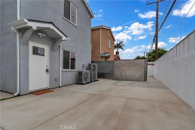 22022 Pioneer Blvd Unit A & B, Hawaiian Gardens, CA 90716 - fenced backyard with a patio