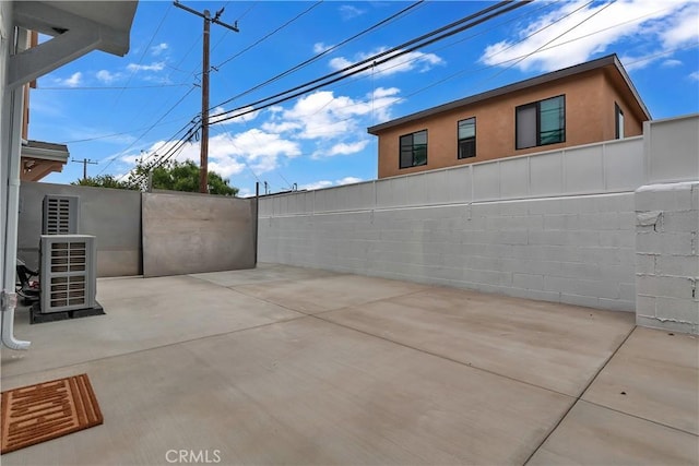 22022 Pioneer Blvd Unit A & B, Hawaiian Gardens, CA 90716 - view of patio / terrace