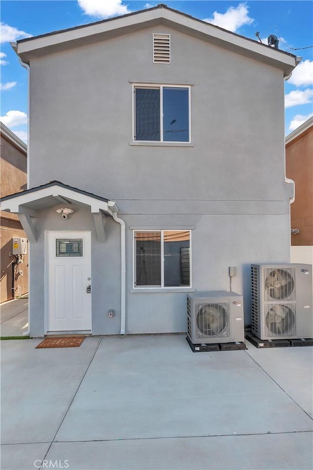 22022 Pioneer Blvd Unit A & B, Hawaiian Gardens, CA 90716 - rear view of property with stucco siding and a patio