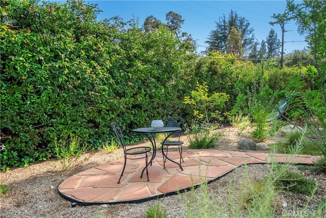 1247 Journeys End Dr, La Canada Flintridge, CA 91011 - view of patio / terrace