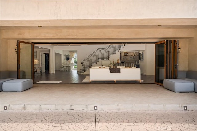 325 W Bellevue Dr, Pasadena, CA 91105 - building lobby with stairs