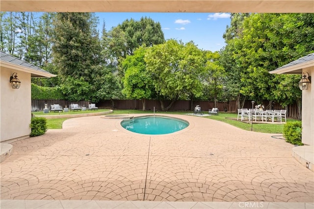 325 W Bellevue Dr, Pasadena, CA 91105 - view of pool with a fenced backyard and a patio area