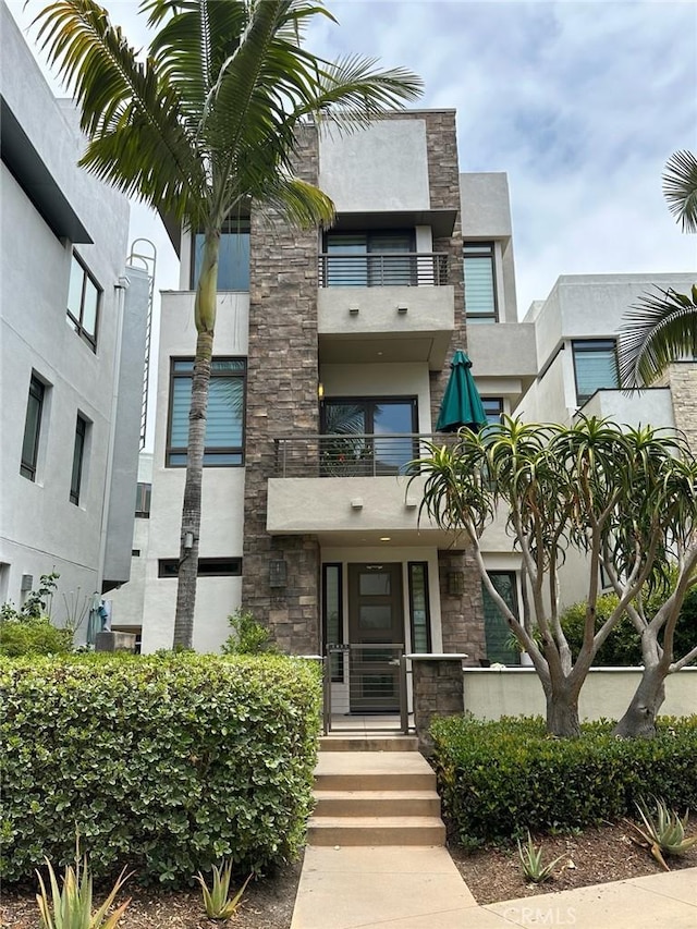 5823 Seahorse Ct, Playa Vista, CA 90094 - view of building exterior