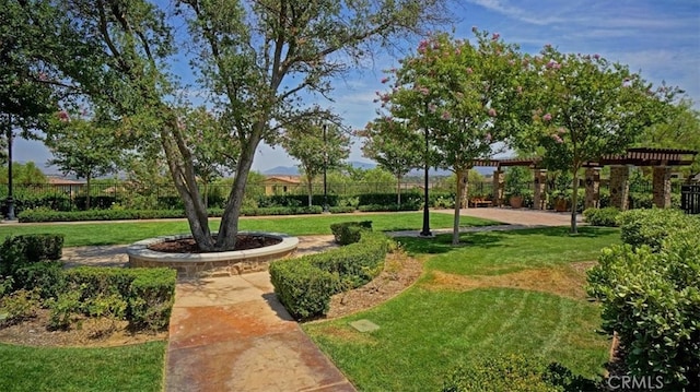 27045 Fairway Ln, Valencia, CA 91381 - surrounding community featuring a yard