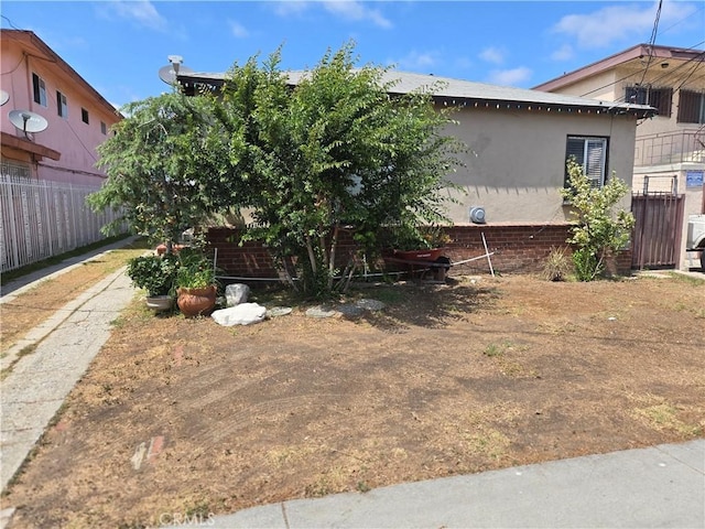 1609 W 107th St, County Los Angeles, CA 90047 - view of yard