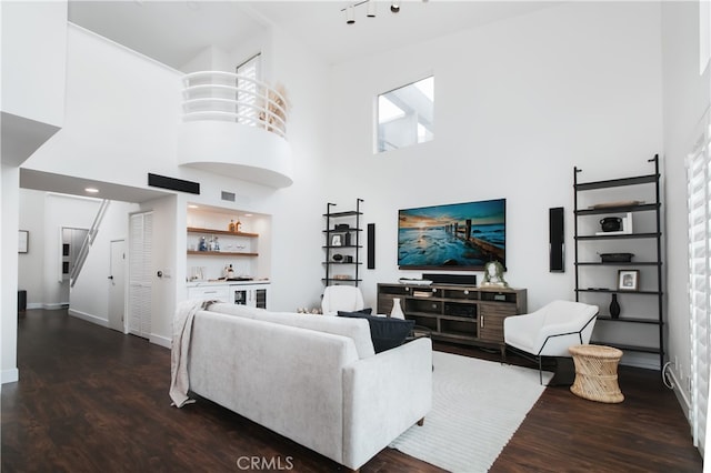 1617 S Beverly Glen Blvd Unit 301, Los Angeles, CA 90024 - living room featuring a bar, wood finished floors, baseboards, and a high ceiling
