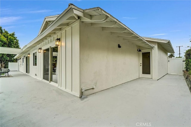 2842 E Virginia Ave, Anaheim, CA 92806 - view of side of home with a patio area