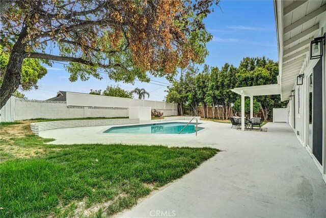 2842 E Virginia Ave, Anaheim, CA 92806 - view of pool featuring a patio area